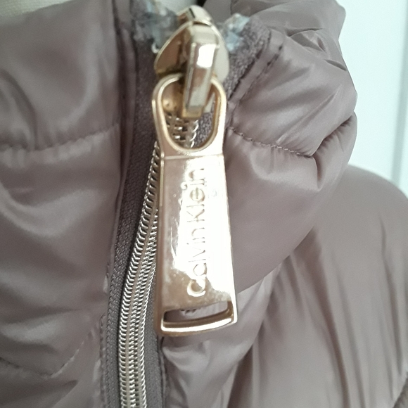 Calvin Klein Pink Rose Gold Puffer Vest Size XS - Picture 6 of 10